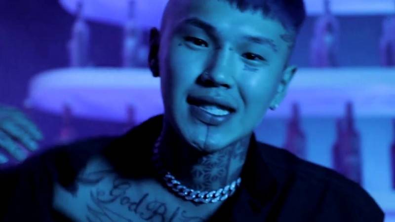 ДУУЧИН DON DIOR ХАР ТАМХИНЫ ХЭРГЭЭР ТЭНСЭН ХАРГАЛЗАХ ЯЛ АВЧЭЭ